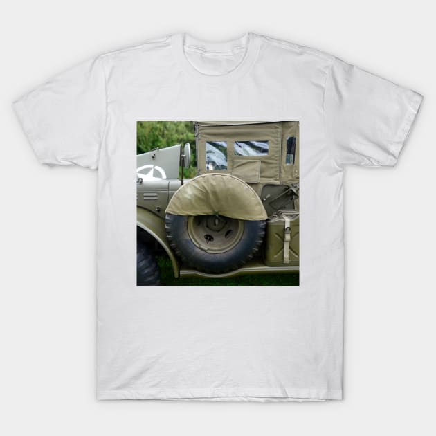 Dodge WC, wartime truck. 'Beeps', vintage war vehicles T-Shirt by JonDelorme